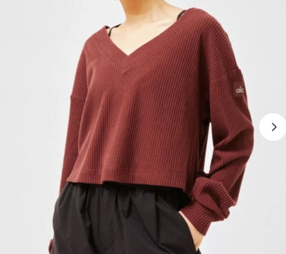 Alo Muse V-Neck Pullover Cherry Cola Burgundy Ribbed Stretchy Sweatshirt Size M